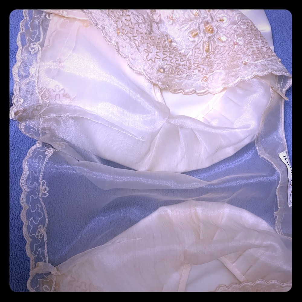 Philippine sleeve barong goes over a dress